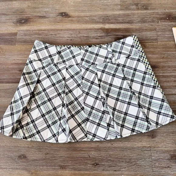 Forever 21. Size Large - Picture 4 of 14